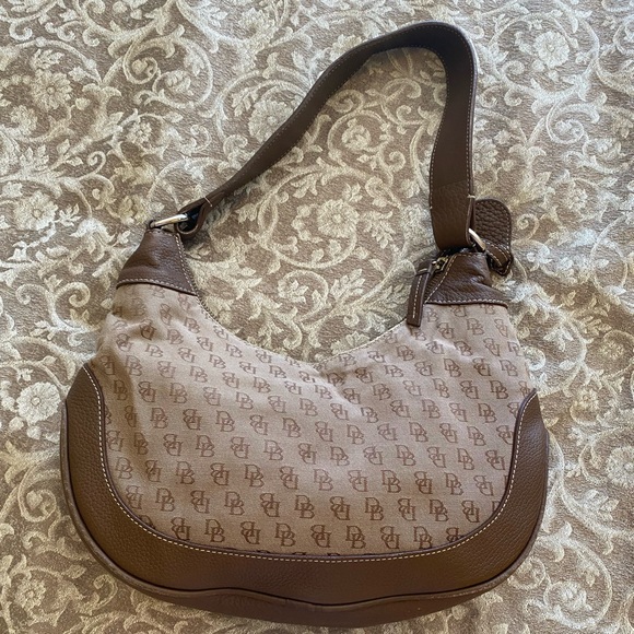 Classic Dooney & Bourke Shoulder Bag - Picture 5 of 10